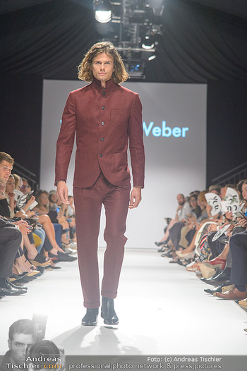 Vienna Fashion Week Opening - Zelt beim MQ MuseumsQuartier - Mo 10.09.2018 - Model am Laufsteg auf der Fashion Week, Zelt von innen99