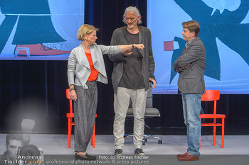 Bühnenfotos Die Wunderübung - Stadttheater Berndorf - So 07.10.2018 - Manfred DUNKL, Martin GESSLBAUER, Kristina SPRENGER25