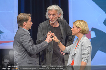 Bühnenfotos Die Wunderübung - Stadttheater Berndorf - So 07.10.2018 - Manfred DUNKL, Martin GESSLBAUER, Kristina SPRENGER67