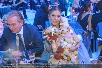 Ronald McDonald Kinderhilfegala - Messe Wien - Fr 19.10.2018 - Victoria SWAROVSKI mit Ehemann Werner MÜRZ und Plüschtieren165