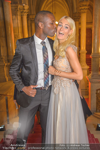 Life goes on Gala - Rathaus Wien - Sa 03.11.2018 - Thierry BISSO mit Freundin Anne Kathrin KOSCH8