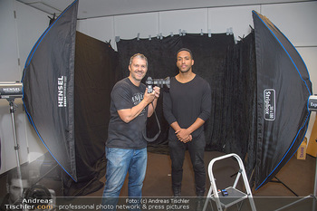 Dancer against Cancer Fotoshooting - BMW Wien Heiligenstadt - Do 06.12.2018 - Manfred BAUMANN, Cesar SAMPSON12