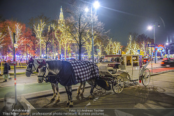 ZuKi Punsch Charity - Am Graben, Wien - Do 13.12.2018 - Advent Christkindlmarkt Rathausplatz Wien Fiaker Beleuchtung20