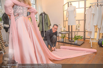 Jeanine Schiller Kleidanprobe - Atelier Thang de Hoo - Di 18.12.2018 - Jeanine SCHILLER, Thang DE HOO21