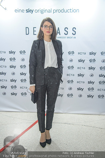 SKY Der Pass Premiere - Urania - Di 15.01.2019 - Natasha BETROVIC169