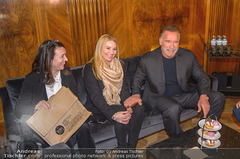 Schwarzenegger trifft Kurz - Bundeskanzleramt - Di 29.01.2019 - Arnold SCHWARZENEGGER mit Begleitung (Freundin?)54