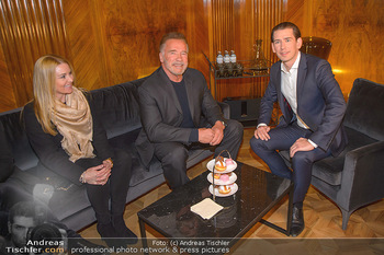 Schwarzenegger trifft Kurz - Bundeskanzleramt - Di 29.01.2019 - Arnold SCHWARZENEGGER mit Begleitung (Freundin?), Sebastian KURZ58