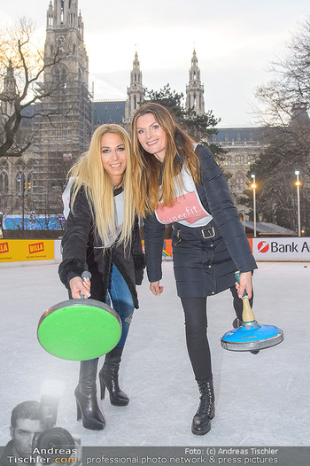 SuperFit Charity Eisstockschießen - Rathausplatz - Mo 18.02.2019 - Yvonne RUEFF, Martina KAISER21