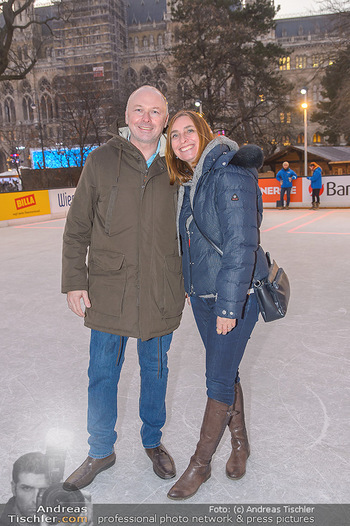 SuperFit Charity Eisstockschießen - Rathausplatz - Mo 18.02.2019 - Edina HRUBY mit Ehemann Peter36