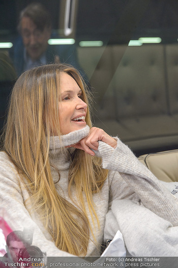 Elle MacPherson Ankunft - Flughafen Wien Schwechat - Di 26.02.2019 - Elle MACPHERSON31