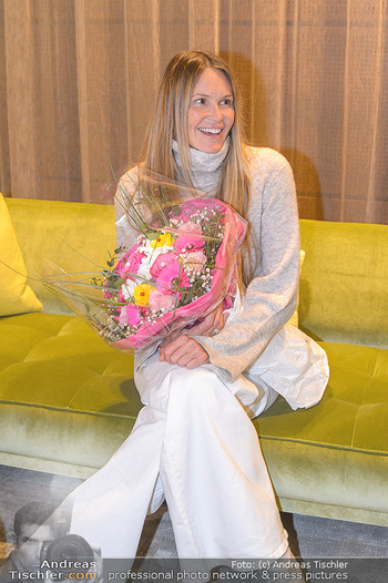 Elle MacPherson Ankunft - Flughafen Wien Schwechat - Di 26.02.2019 - Elle MACPHERSON58