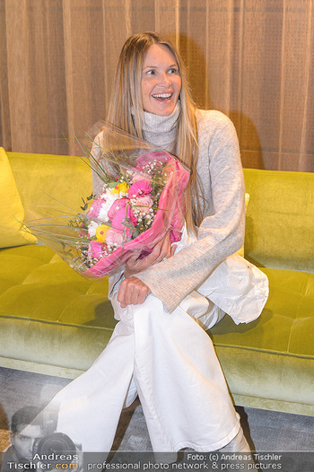 Elle MacPherson Ankunft - Flughafen Wien Schwechat - Di 26.02.2019 - Elle MACPHERSON59