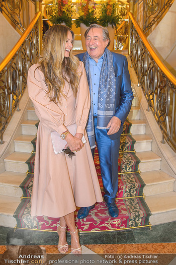 Elle MacPherson PK und Autogrammstunde - Grand Hotel und Lugner City - Mi 27.02.2019 - Elle MACPHERSON, Richard LUGNER15