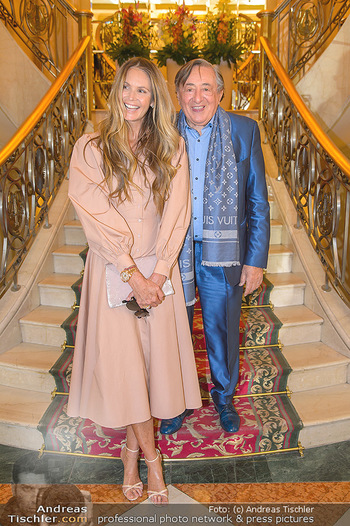 Elle MacPherson PK und Autogrammstunde - Grand Hotel und Lugner City - Mi 27.02.2019 - Elle MACPHERSON, Richard LUGNER16