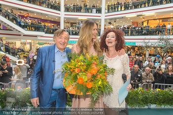 Elle MacPherson PK und Autogrammstunde - Grand Hotel und Lugner City - Mi 27.02.2019 - Elle MACPHERSON, Richard LUGNER, Christina LUGNER85