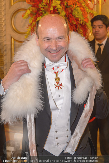 Opernball 2019 - Feststiege - Wiener Staatsoper - Do 28.02.2019 - Dominique MEYER mit Pelz97