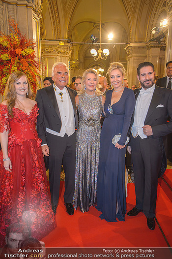 Opernball 2019 - Feststiege - Wiener Staatsoper - Do 28.02.2019 - Maria GROßBAUER, Nadja SWAROVSKI, Marina GIORI-LHOTA, Michael H108