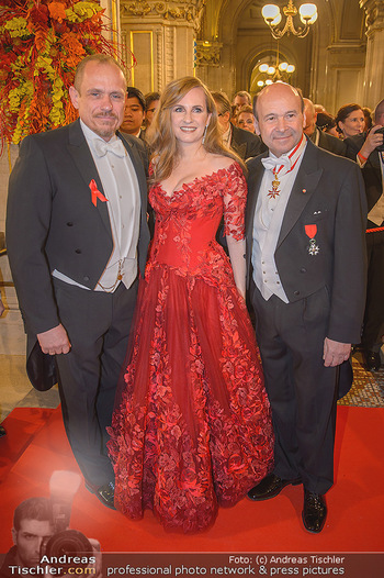 Opernball 2019 - Feststiege - Wiener Staatsoper - Do 28.02.2019 - Gery KESZLER, Maria GROßBAUER, Dominique MEYER137