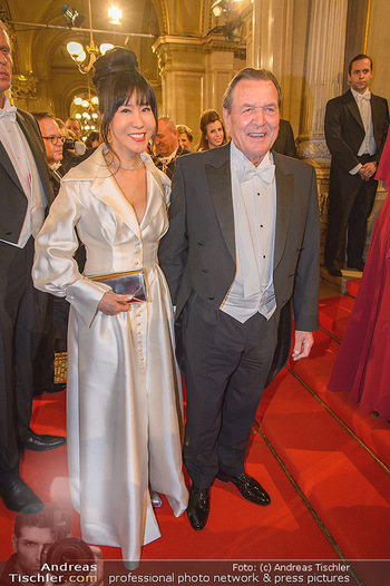 Opernball 2019 - Feststiege - Wiener Staatsoper - Do 28.02.2019 - Gerhard SCHRÖDER, Kim SO-YEON141