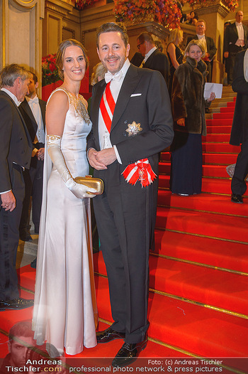 Opernball 2019 - Feststiege - Wiener Staatsoper - Do 28.02.2019 - Harald MAHRER mit Ehefrau Andrea204