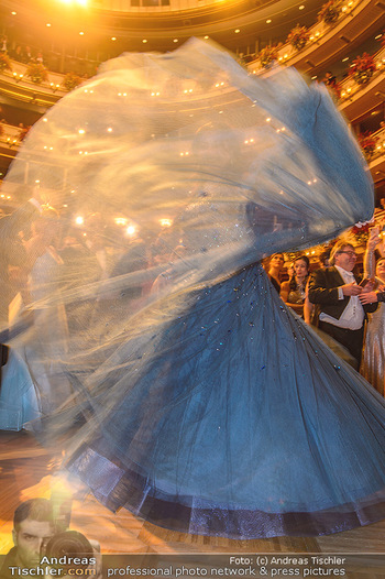 Opernball 2019 - Das Fest - Wiener Staatsoper - Do 28.02.2019 - Anna NETREBKO auf der Tanzfläche, Kleid105