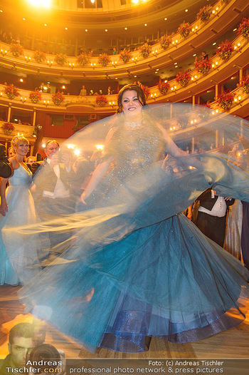 Opernball 2019 - Das Fest - Wiener Staatsoper - Do 28.02.2019 - Anna NETREBKO auf der Tanzfläche, Kleid106