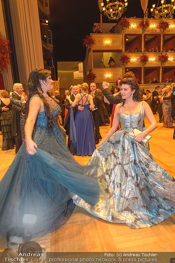 Opernball 2019 - Das Fest - Wiener Staatsoper - Do 28.02.2019 - Anna NETREBKO mit Schwester Natalia117