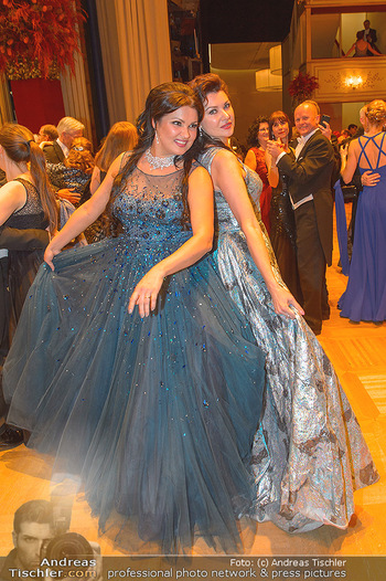 Opernball 2019 - Das Fest - Wiener Staatsoper - Do 28.02.2019 - Anna NETREBKO mit Schwester Natalia121