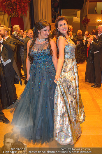 Opernball 2019 - Das Fest - Wiener Staatsoper - Do 28.02.2019 - Anna NETREBKO mit Schwester Natalia125