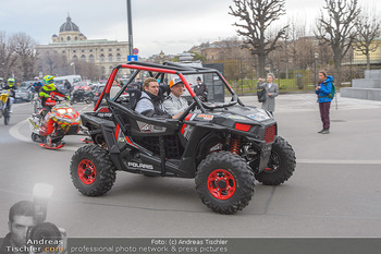 Masters of Dirt meets Bundeskanzler Sebastian Kurz - Bundeskanzleramt, Ballhausplatz, Wien - Do 14.03.2019 - Motorräder, Motocross vor dem Bundeskanzleramt am Ballhausplatz2