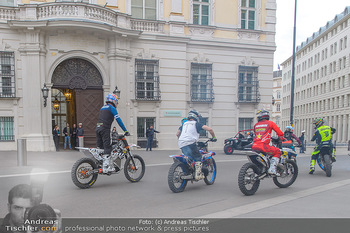 Masters of Dirt meets Bundeskanzler Sebastian Kurz - Bundeskanzleramt, Ballhausplatz, Wien - Do 14.03.2019 - Motorräder, Motocross vor dem Bundeskanzleramt am Ballhausplatz5