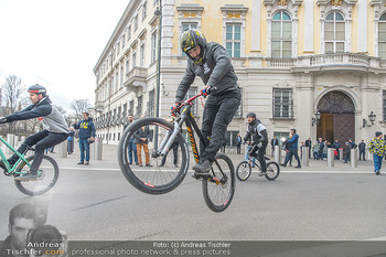 Masters of Dirt meets Bundeskanzler Sebastian Kurz - Bundeskanzleramt, Ballhausplatz, Wien - Do 14.03.2019 - Motorräder, Motocross vor dem Bundeskanzleramt am Ballhausplatz35