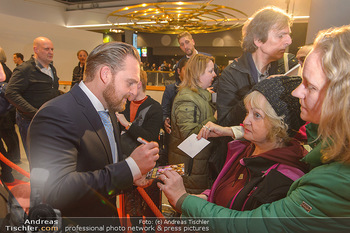 Kinopremiere ´Die Goldfische´ - Cineplexx Donauplex Wien - Do 14.03.2019 - Axel STEIN gibt Autogramme76