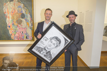 Ausstellungseröffnung Wien um 1900 - Leopold Museum - Fr 15.03.2019 - Thomas KALME übergibt Selbstportrait an Minister Gernot BLÜMEL1