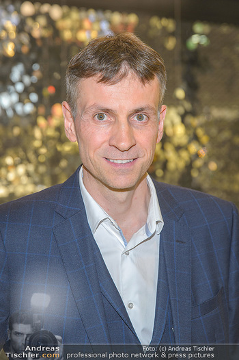 Swarovski Kunstinstallation - Swarovski Store Wien - Mo 08.04.2019 - Stefan ISSER (Portrait)11