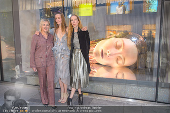 Swarovski Kunstinstallation - Swarovski Store Wien - Mo 08.04.2019 - Iris VAN HERPEN mit Model Iekeliene STANGE, Carla RUMLER51