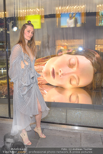 Swarovski Kunstinstallation - Swarovski Store Wien - Mo 08.04.2019 - Iekeliene STANGE65