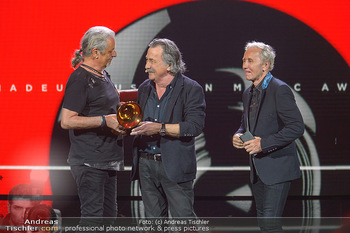 Amadeus Austria Music Awards 2019 - Volkstheater Wien - Do 25.04.2019 - Gert STEINBÄCKER übergibt Award für Lebenswerk an EAV Klaus E292