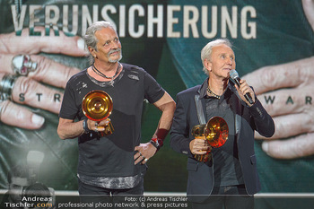 Amadeus Austria Music Awards 2019 - Volkstheater Wien - Do 25.04.2019 - EAV Klaus Eberhartinger, Thomas Spitzer mit Award fürs Lebenswe299