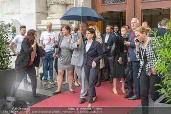 Schwarzenegger für SodaStream - Hofburg Wien - So 26.05.2019 - Karoline EDTSTADLER verlässt unmittelbar nach dem Misstrauensvo28