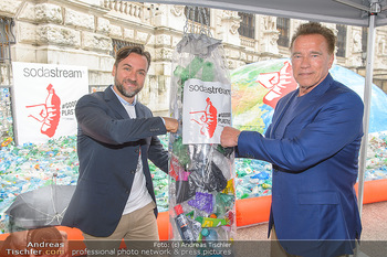 Schwarzenegger für SodaStream - Hofburg Wien - So 26.05.2019 - Arnold SCHWARZENEGGER, Ferdinand BARCKHAHN44