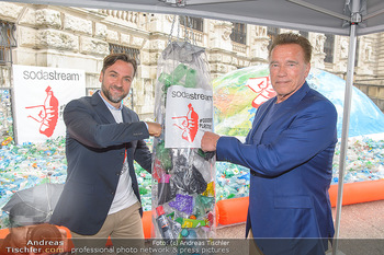 Schwarzenegger für SodaStream - Hofburg Wien - So 26.05.2019 - Arnold SCHWARZENEGGER, Ferdinand BARCKHAHN45