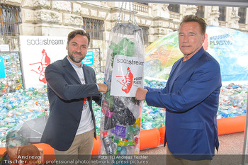 Schwarzenegger für SodaStream - Hofburg Wien - So 26.05.2019 - Arnold SCHWARZENEGGER, Ferdinand BARCKHAHN47