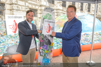 Schwarzenegger für SodaStream - Hofburg Wien - So 26.05.2019 - Arnold SCHWARZENEGGER, Ferdinand BARCKHAHN49