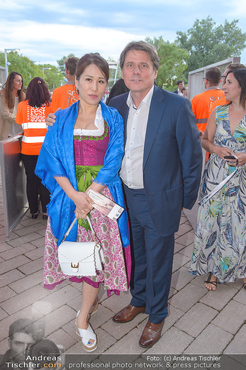 Das Land des Lächelns Premiere - Seefestspiele Mörbisch - Do 11.07.2019 - Christian SPATZEK mit Ehefrau Sun Young51