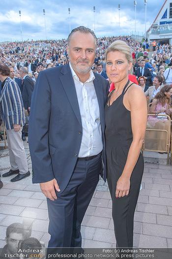 Das Land des Lächelns Premiere - Seefestspiele Mörbisch - Do 11.07.2019 - Hans Peter DOSKOZIL mit Freundin Julia68