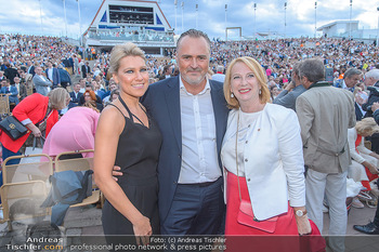 Das Land des Lächelns Premiere - Seefestspiele Mörbisch - Do 11.07.2019 - Hans Peter DOSKOZIL mit Freundin Julia, Doris BURES69