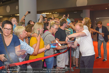 Kinopremiere ´Leberkäsjunkie´ - Cineplexx Donauplex - Do 01.08.2019 - Simon SCHWARZ gibt Autogramme16