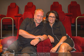 Kinopremiere ´Leberkäsjunkie´ - Cineplexx Donauplex - Do 01.08.2019 - Reinhard NOWAK mit Ehefrau Arzu44