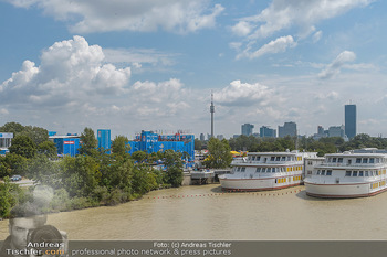 Beachvolleyball - Donauinsel Wien - Sa 03.08.2019 - Blick über die Donau zum Center Court mit Schulschiff und UNO C3